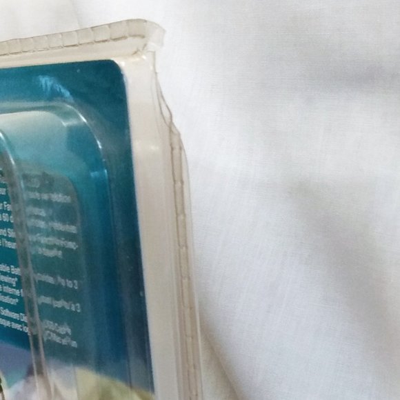 Shift3 Digital Photo Album with Keychain Digital Keychain-Grey-60 Pic. Capacity - Picture 10 of 14